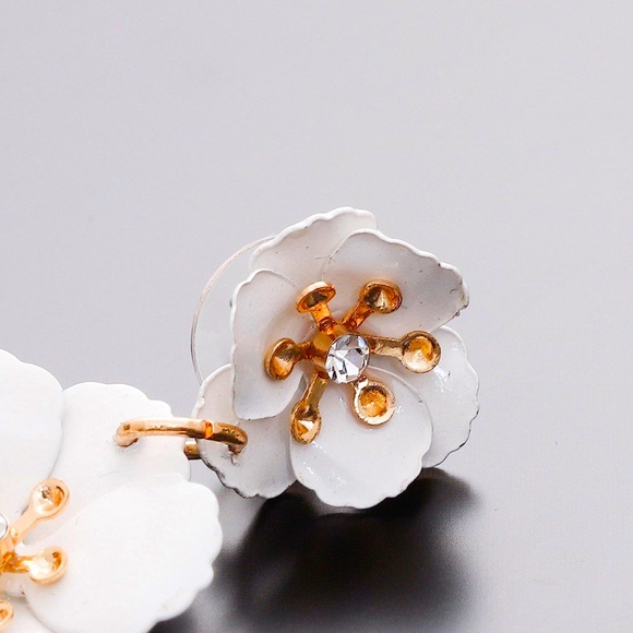 Anthro Blossom Earrings in White - Picture 4 of 7